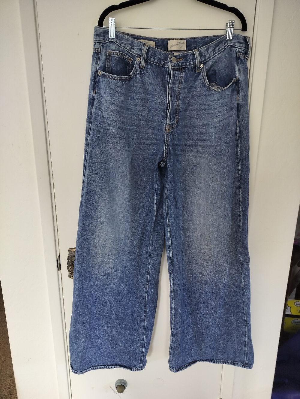 Universal Thread Mid-Rise Super Wide Leg Size 12 Medium Wash Whiskering